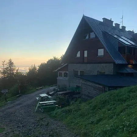 Schronisko Gorskie Pttk Na Jaworzynie Krynickiej *