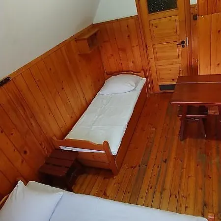Schronisko Gorskie Pttk Na Jaworzynie Krynickiej Hostel